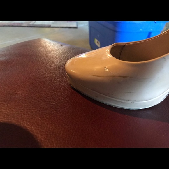 Tan heels - Picture 3 of 5